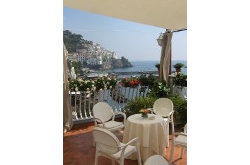 <a href='http://www.portaledelleosterie.it/andarosterie_cerca_dettaglio.php?id=538'><b>La Bussola</b> - Amalfi (SA)</a>