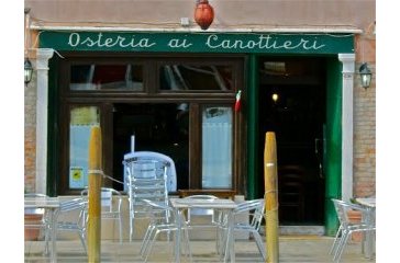 <a href='http://www.portaledelleosterie.it/andarosterie_cerca_dettaglio.php?id=582'><b>Osteria Ai Canottieri</b> - Venezia (VE)</a>